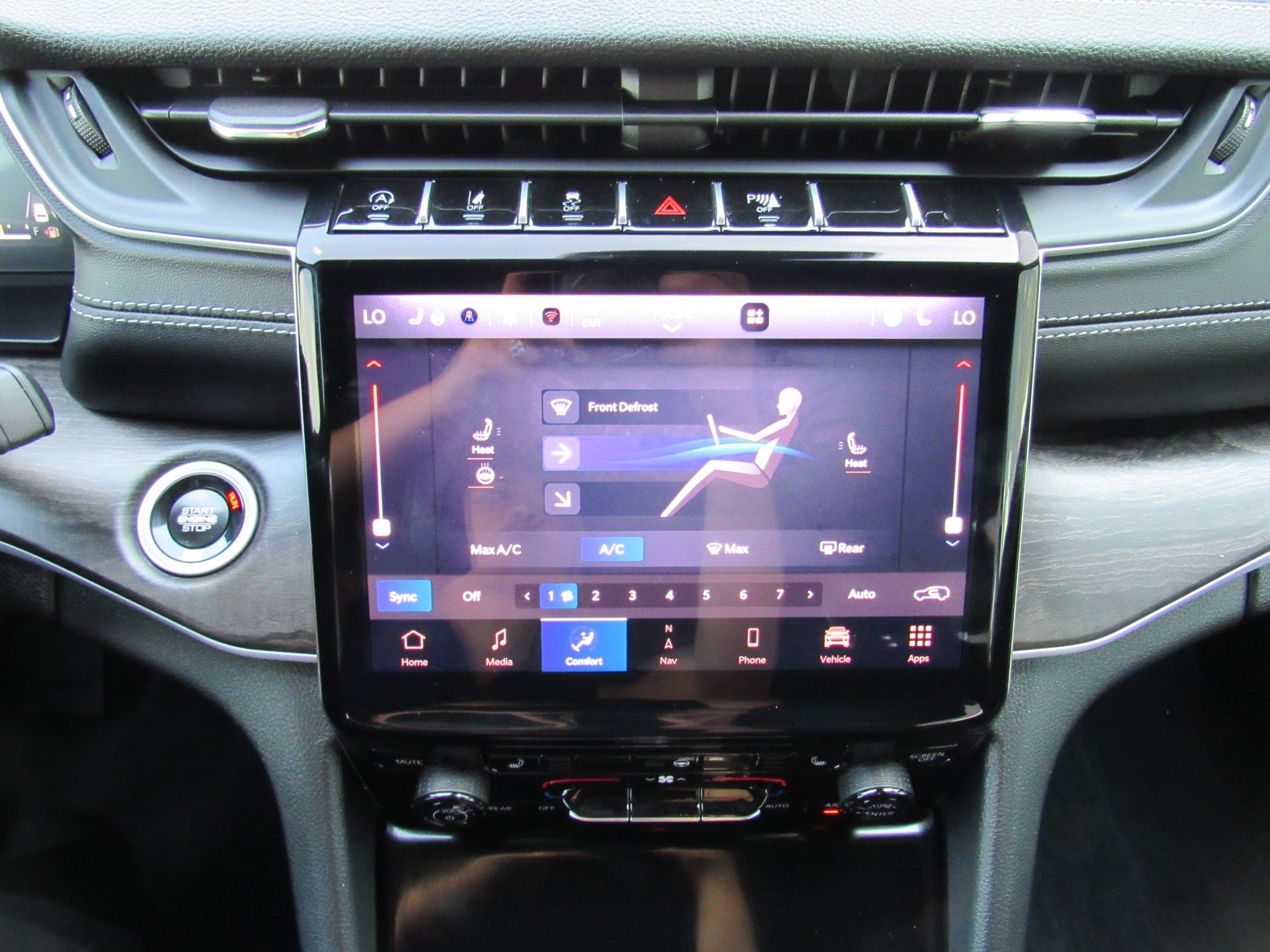 Used 2025 Jeep Grand Cherokee Limited AWD/4WD image 22