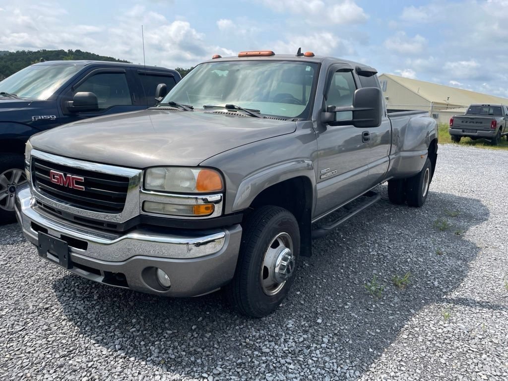 Used 2007 GMC Sierra 3500 SLT w/ Heavy-Duty Power Package AWD/4WD image 1