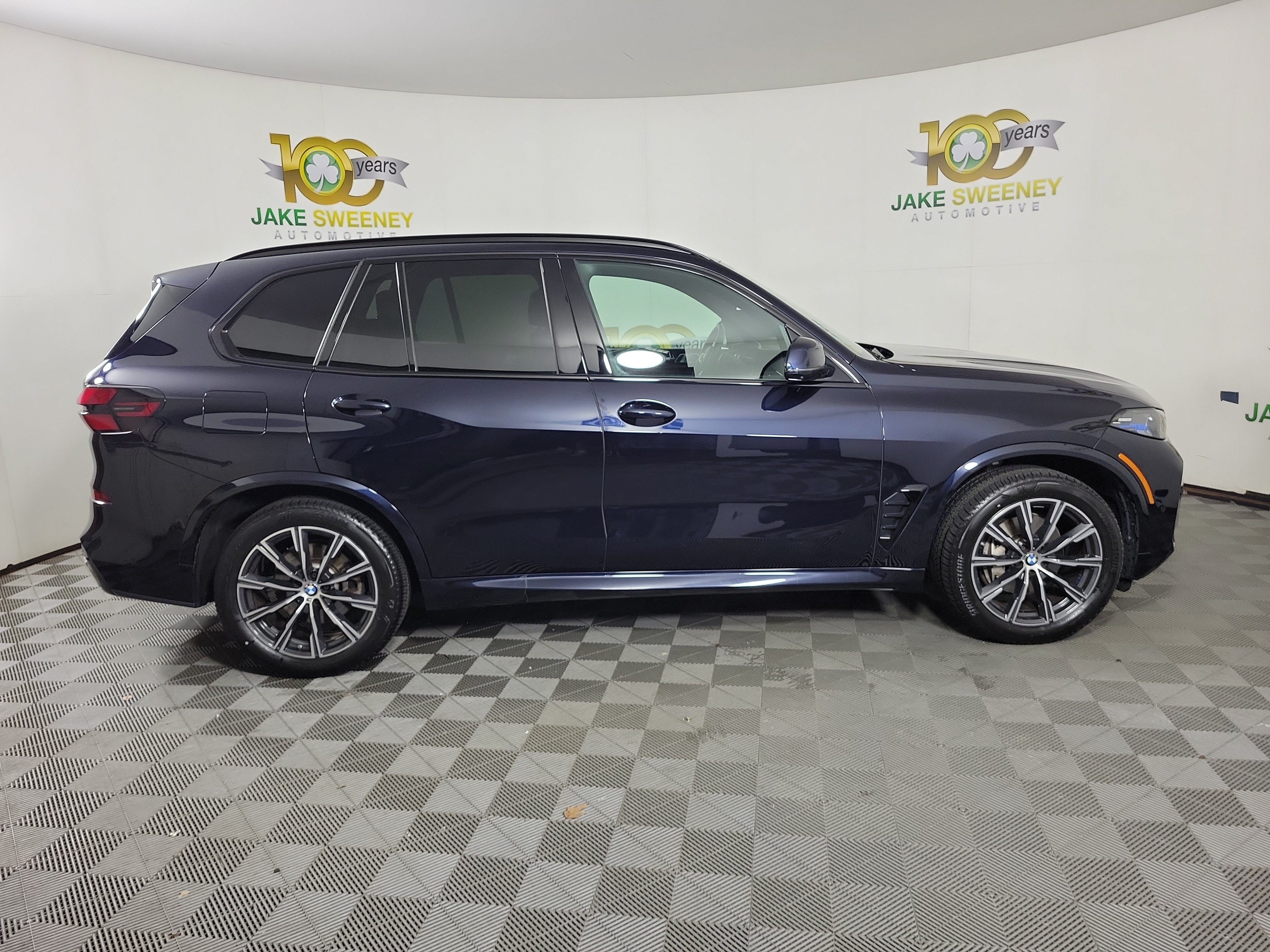 Used 2024 BMW X5 xDrive40i w/ M Sport Package AWD/4WD image 8