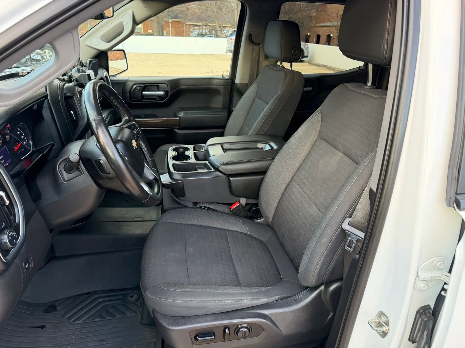 Used 2020 Chevrolet Silverado 1500 LT w/ All-Star Edition image 4