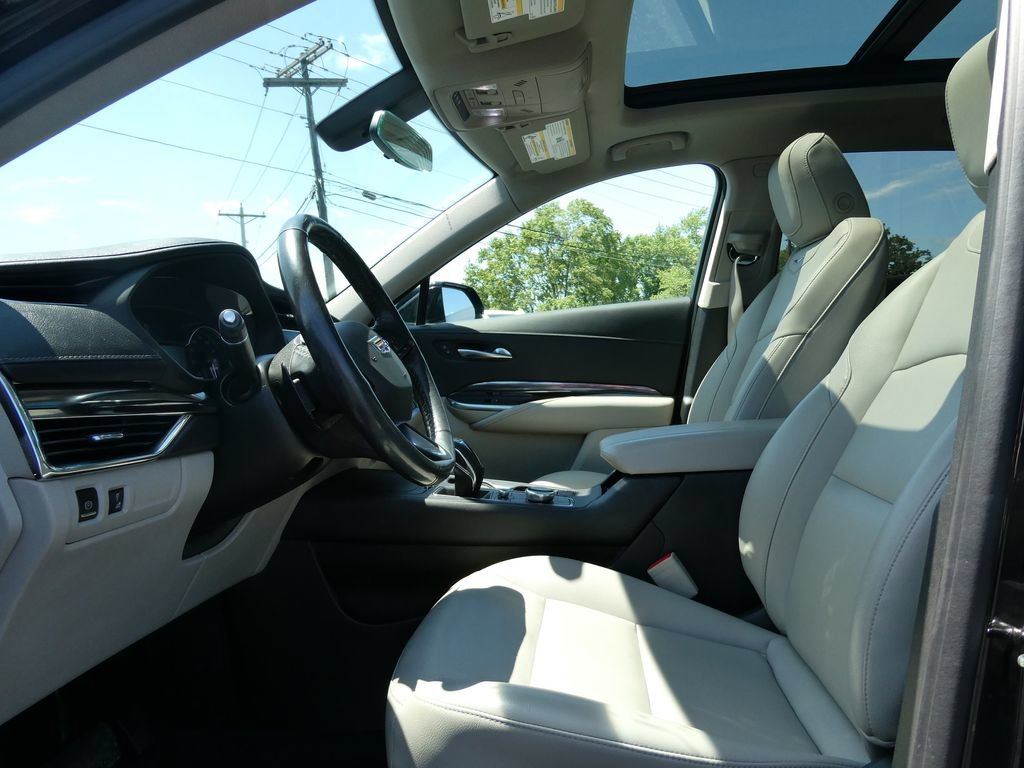 Used 2019 Cadillac XT4 Luxury w/ Cold Weather Package FWD image 22