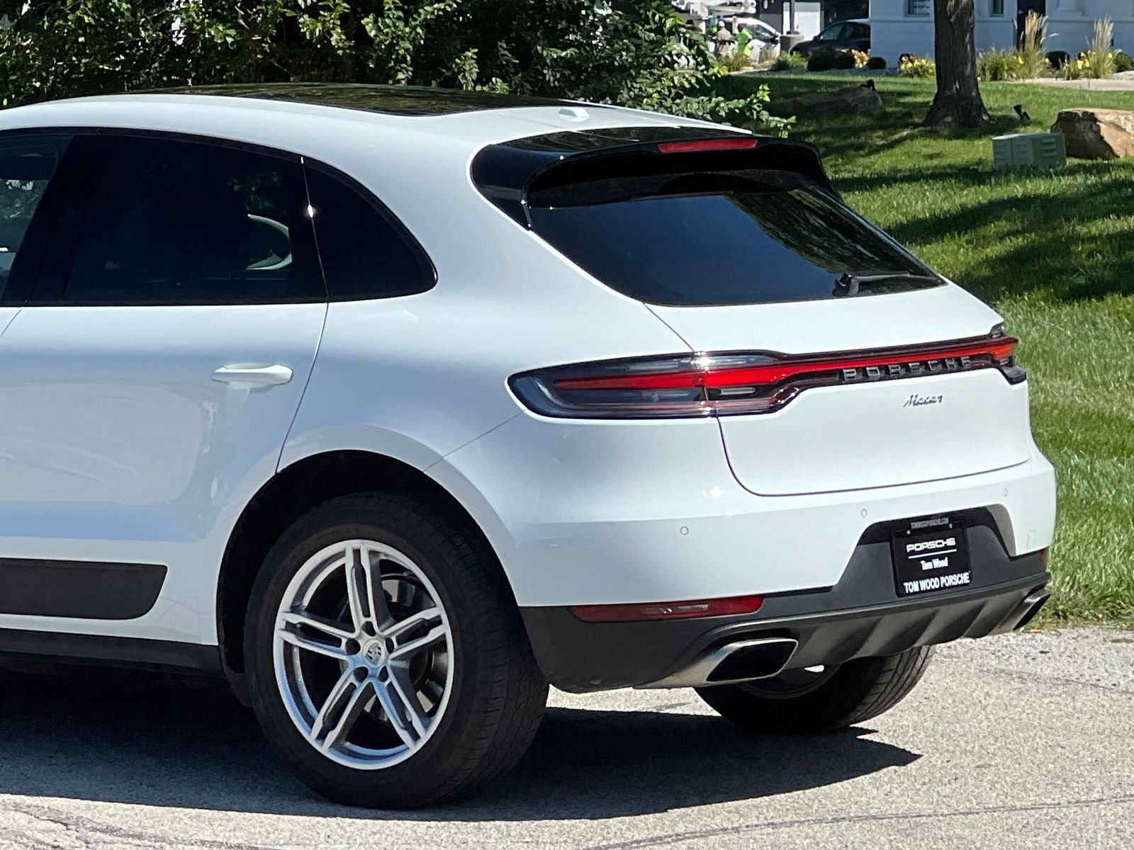 Certified 2021 Porsche Macan AWD/4WD image 10