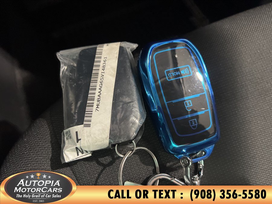 Used 2025 Toyota Corolla Cross LE w/ Moonroof Package FWD image 39