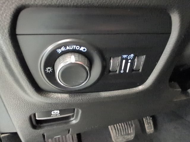 Used 2023 Jeep Grand Cherokee Laredo AWD/4WD image 14
