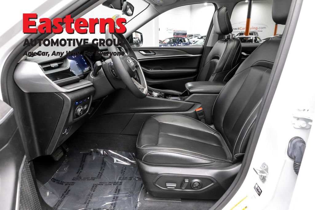 Used 2023 Jeep Grand Cherokee 4WD 4xe image 14