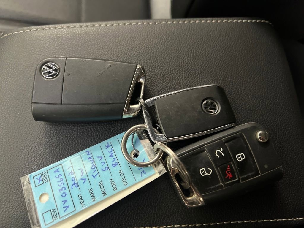 Used 2021 Volkswagen Tiguan SE R-Line image 32