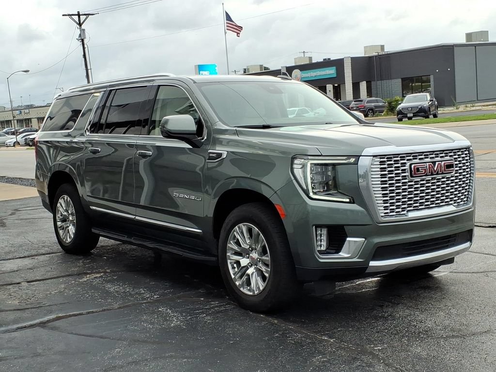 Used 2023 GMC Yukon XL Denali AWD/4WD image 3