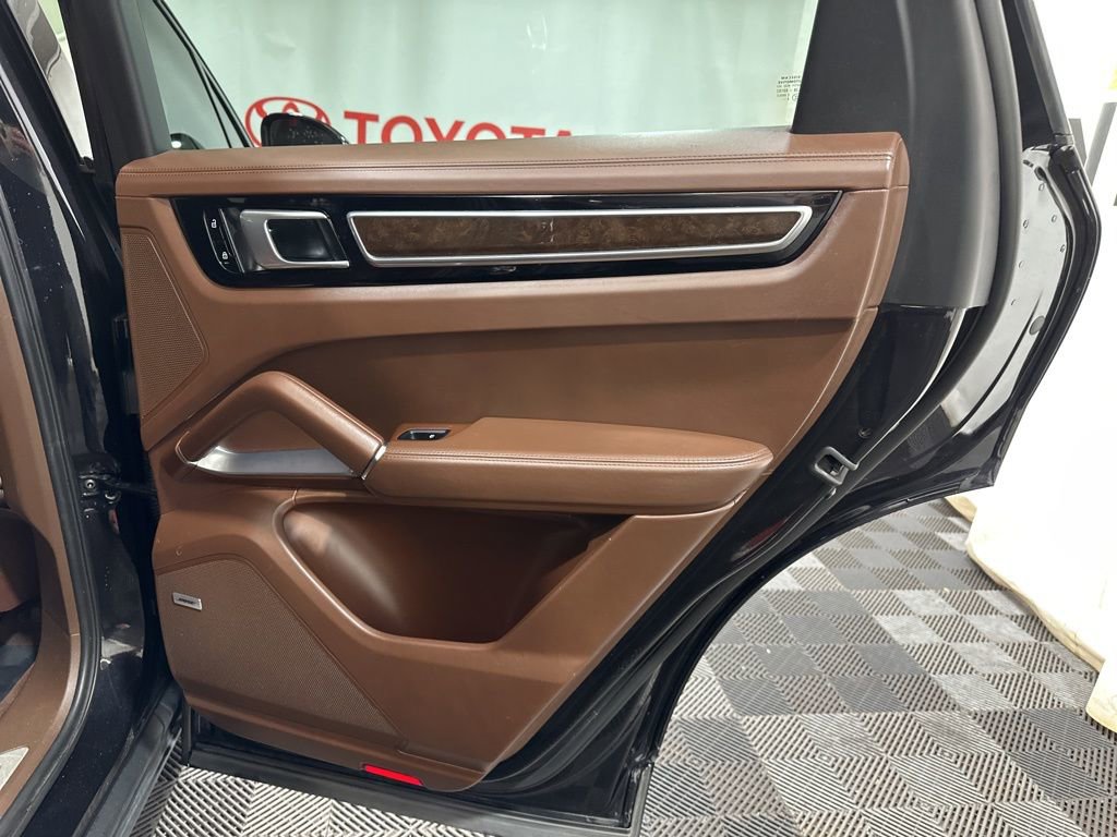 Used 2019 Porsche Cayenne Turbo image 14