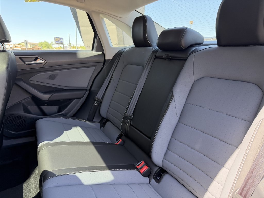 Used 2025 Volkswagen Jetta SE w/ Sunroof Package FWD image 33