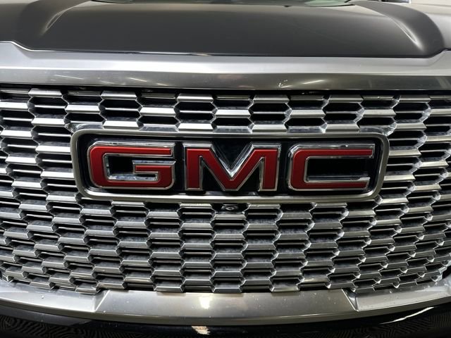 Used 2022 GMC Yukon XL Denali image 9