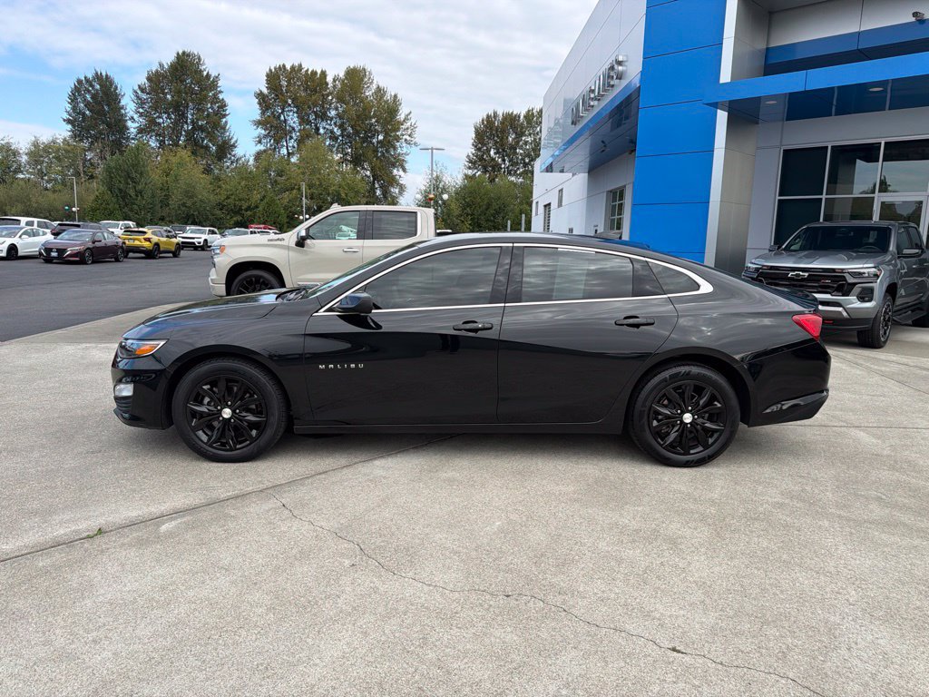 Used 2024 Chevrolet Malibu LT FWD image 2