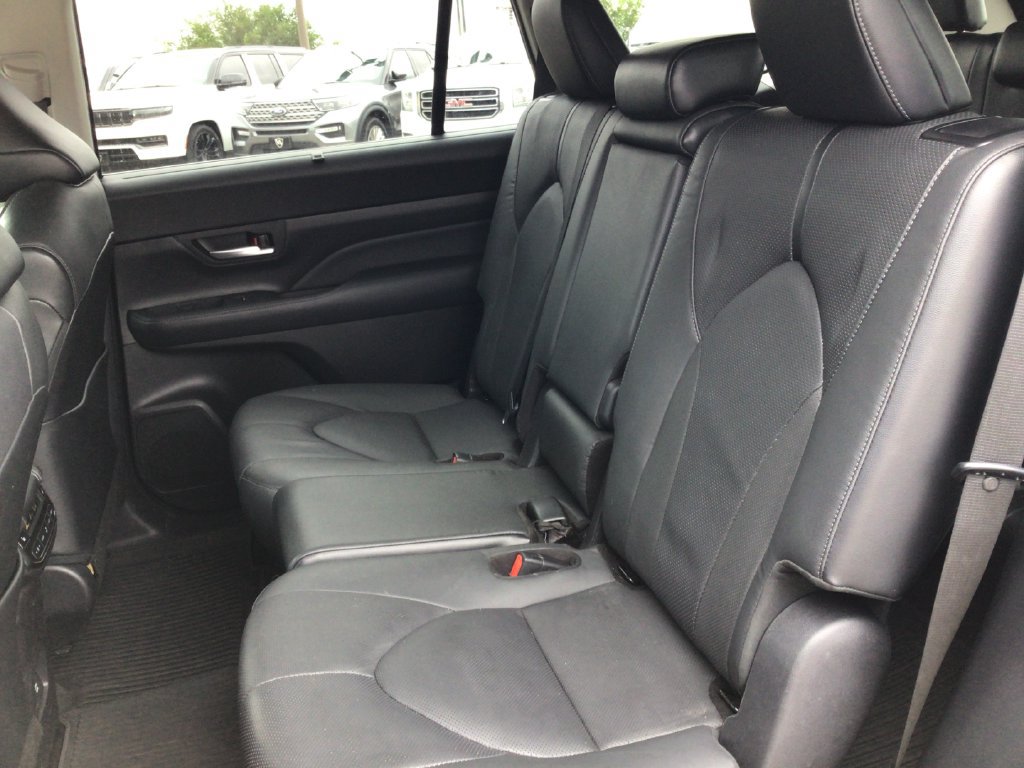 Used 2024 Toyota Grand Highlander AWD image 25