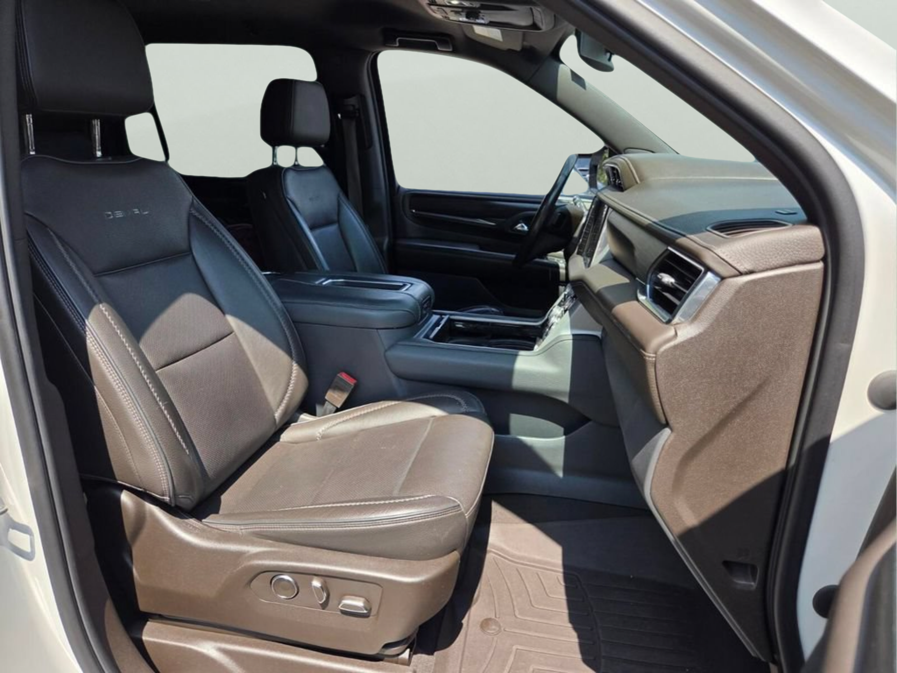 Used 2021 GMC Yukon XL Denali AWD/4WD image 24