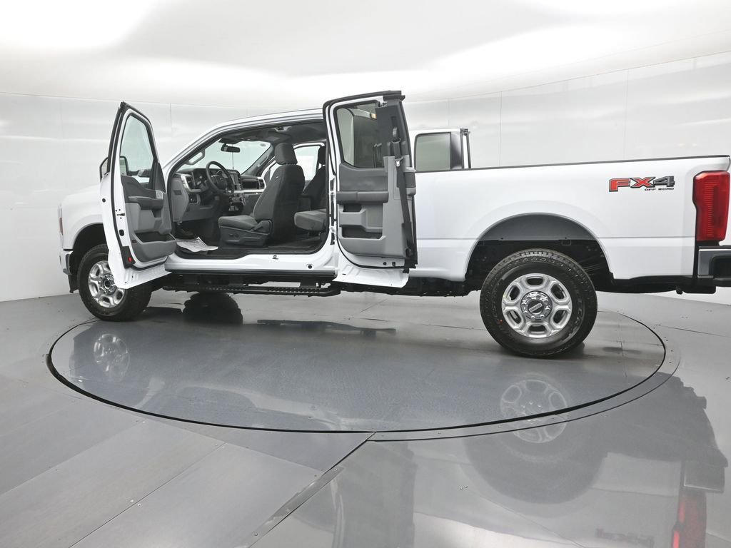 New 2026 Ford F350 XLT w/ FX4 Off-Road Package image 31