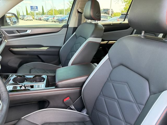 Used 2024 Volkswagen Atlas Peak Edition SE AWD/4WD image 20