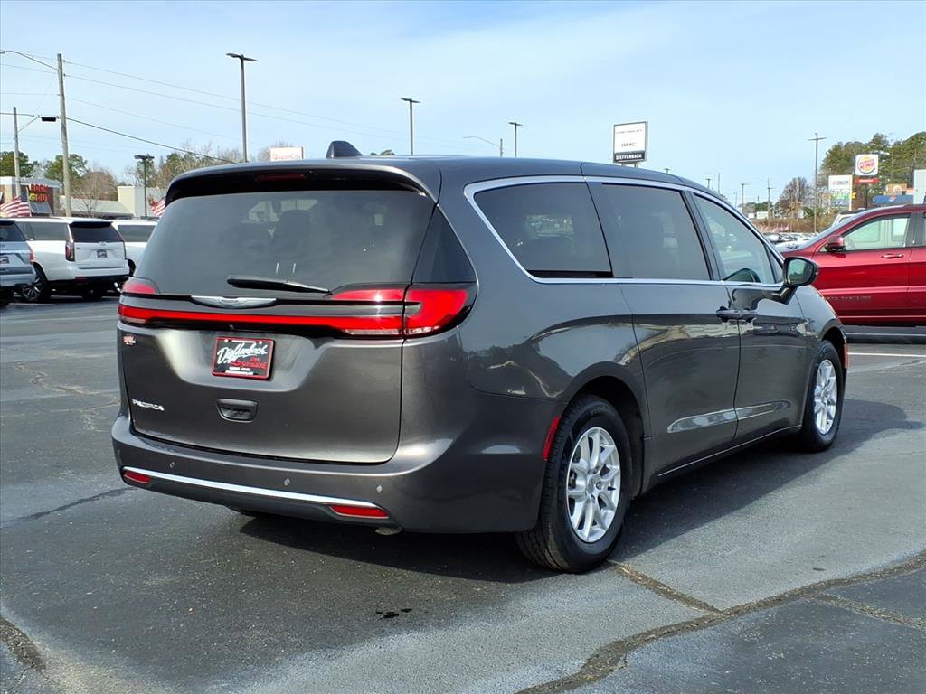 Used 2023 Chrysler Pacifica Touring-L image 19