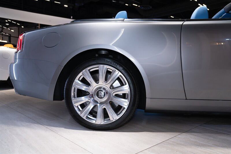Used 2016 Rolls-Royce Dawn RWD image 31