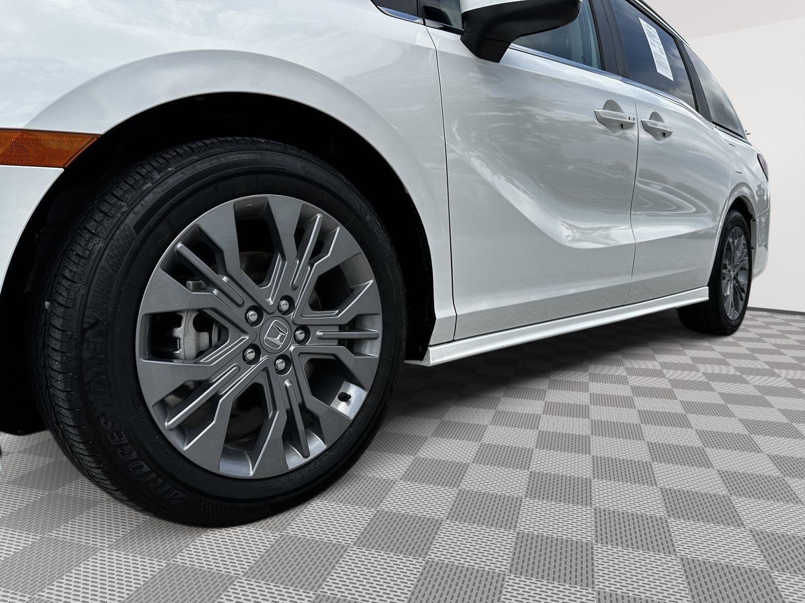 Certified 2025 Honda Odyssey Touring image 6