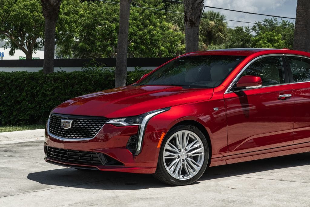 Used 2025 Cadillac CT4 Premium Luxury RWD image 2