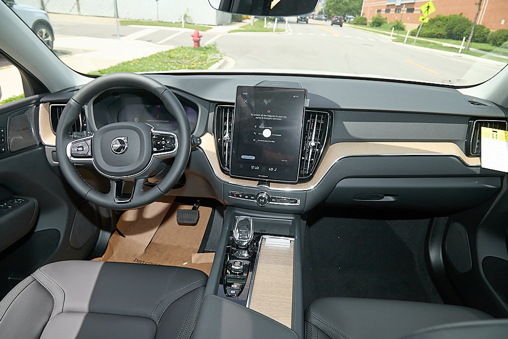 New 2026 Volvo XC60 T8 Plus w/ Climate Package AWD/4WD image 23