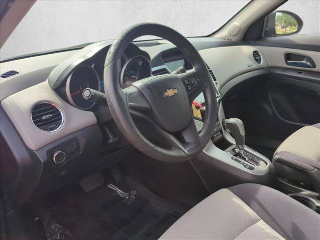 Used 2014 Chevrolet Cruze LS FWD image 9