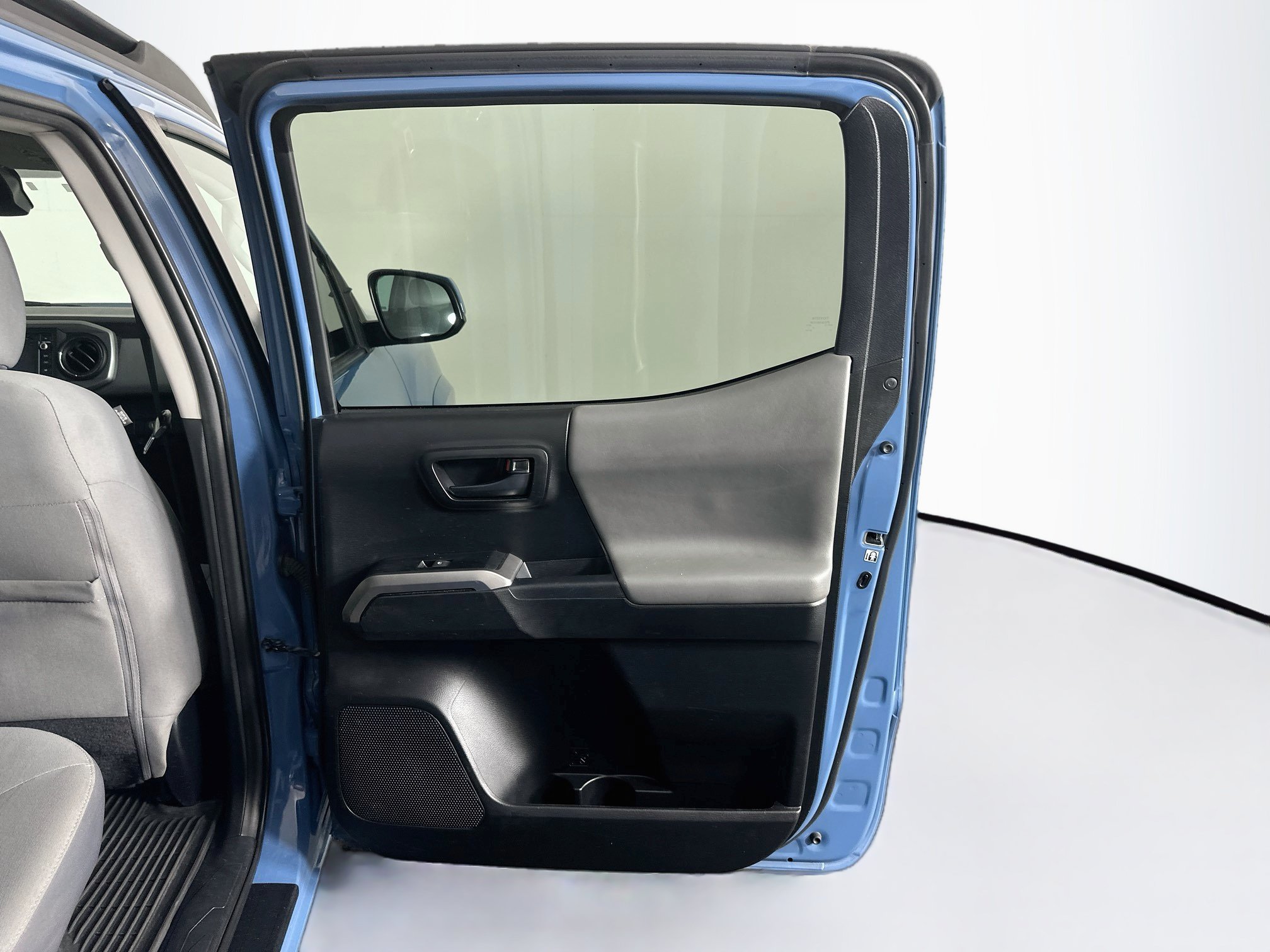 Used 2019 Toyota Tacoma SR5 AWD/4WD image 27