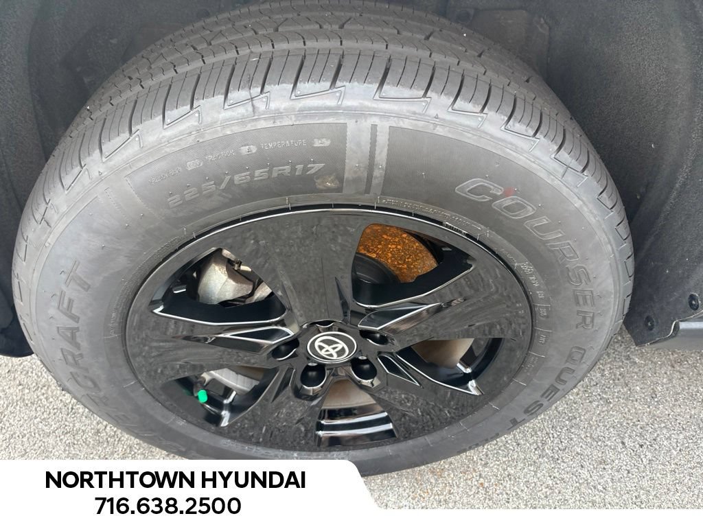 Used 2025 Toyota RAV4 XLE AWD/4WD image 33