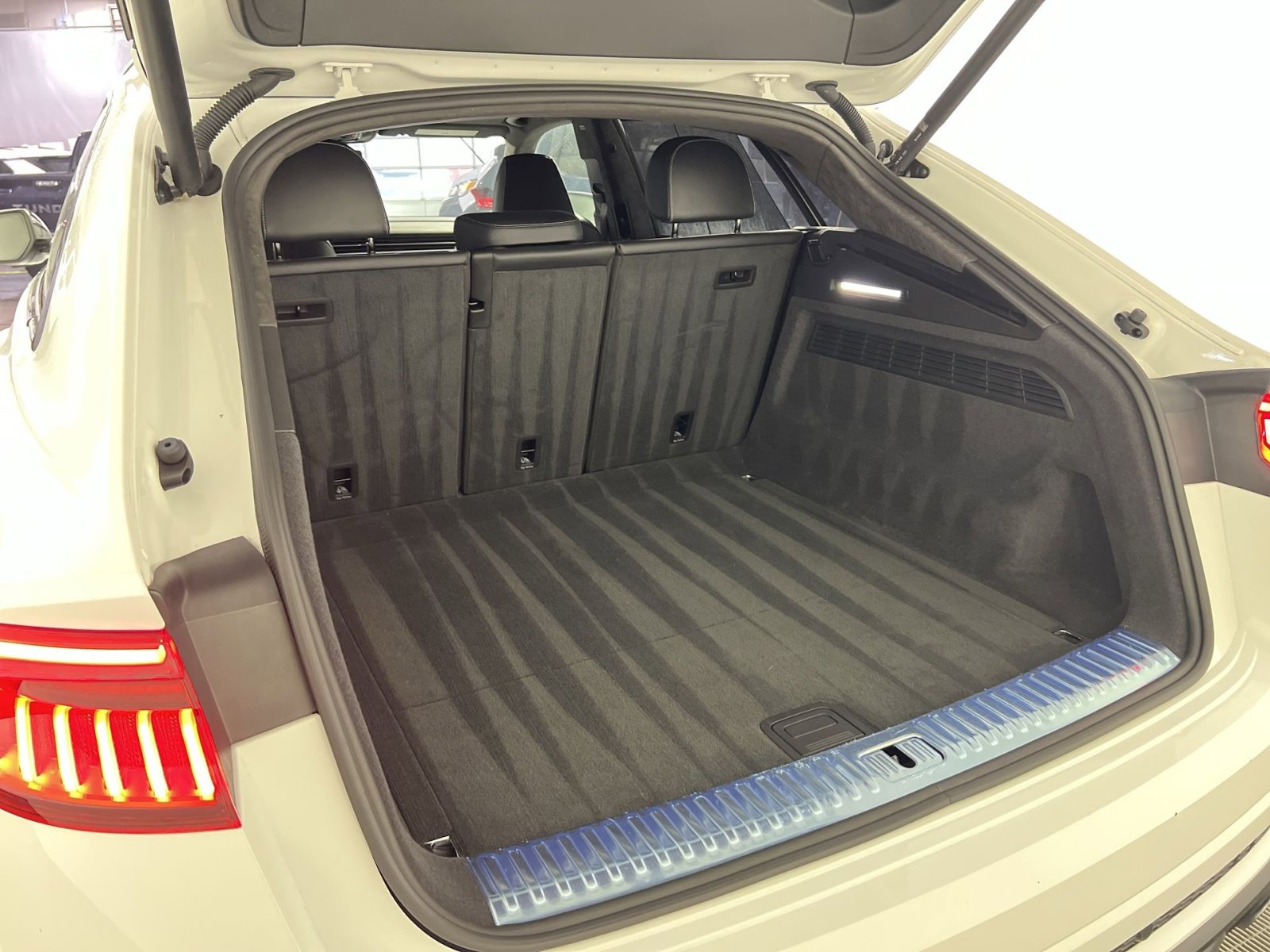 Used 2022 Audi SQ8 Prestige image 26