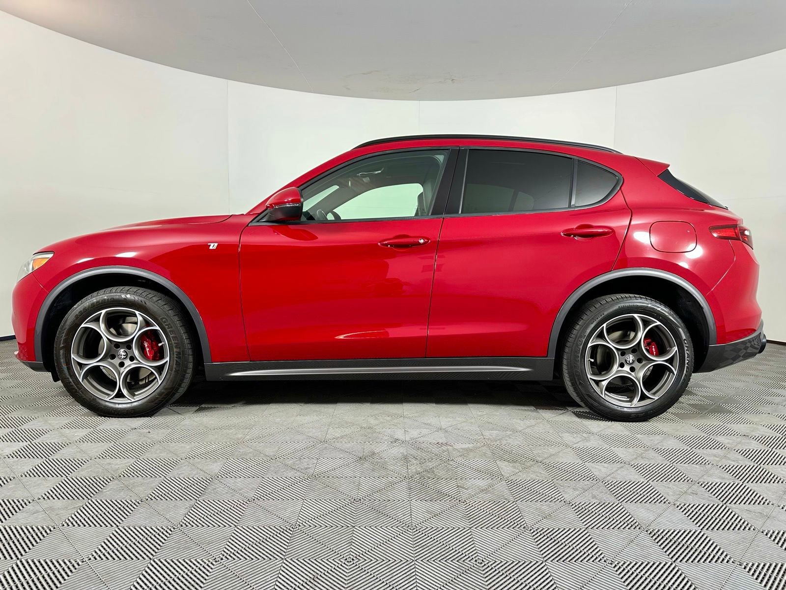 Used 2022 Alfa Romeo Stelvio Ti AWD/4WD image 40
