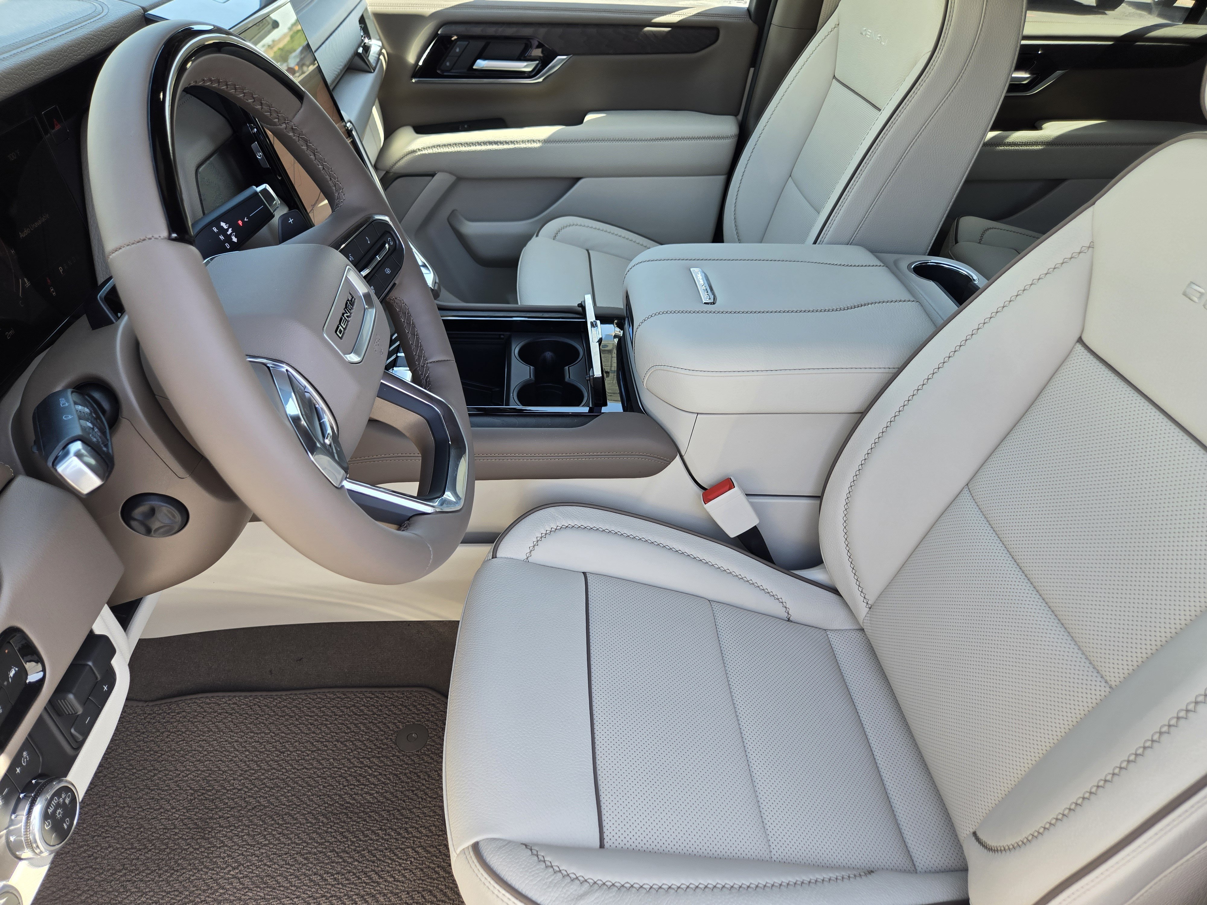 New 2026 GMC Yukon XL Denali w/ Denali Reserve Package AWD/4WD image 11