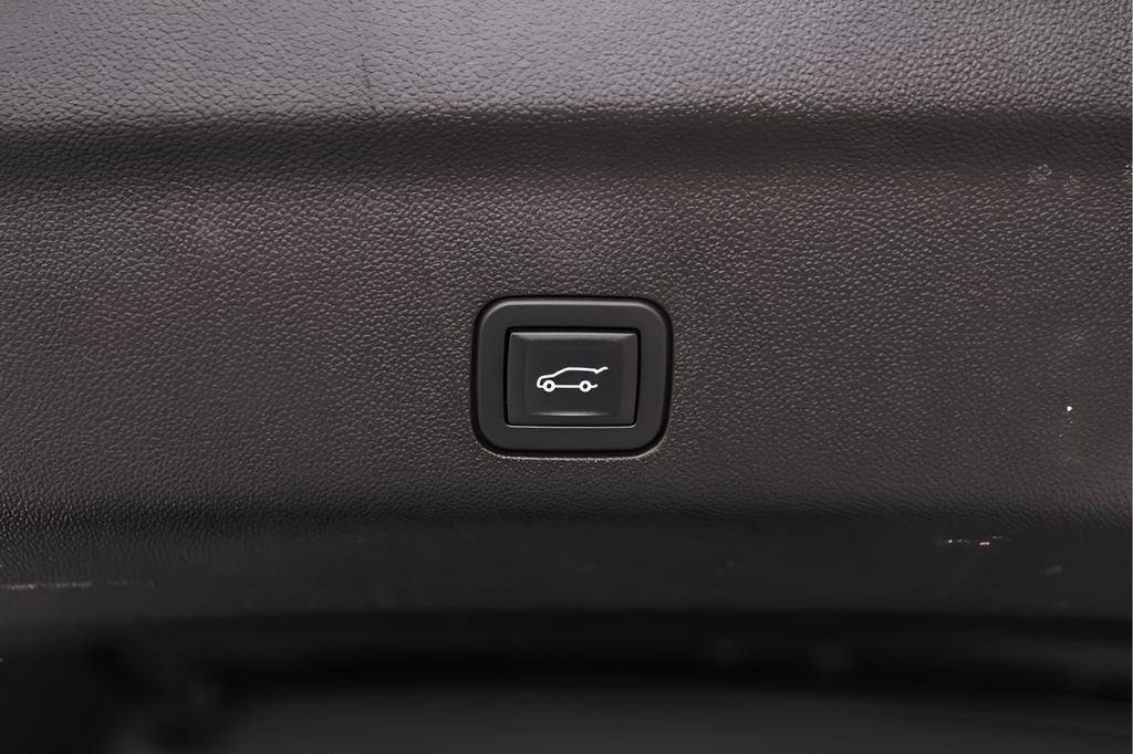 Used 2025 Chevrolet Suburban High Country image 45