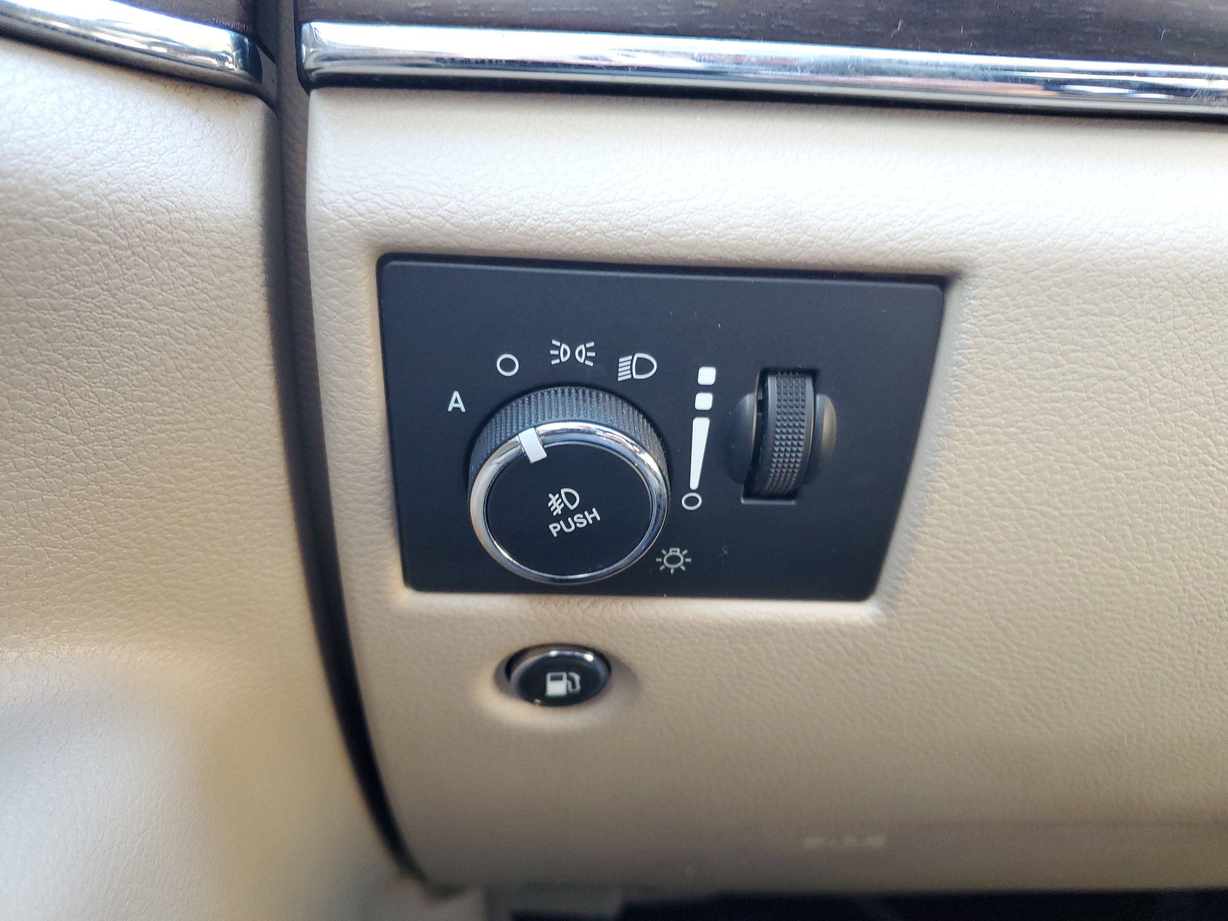 Used 2017 Jeep Grand Cherokee Limited image 32