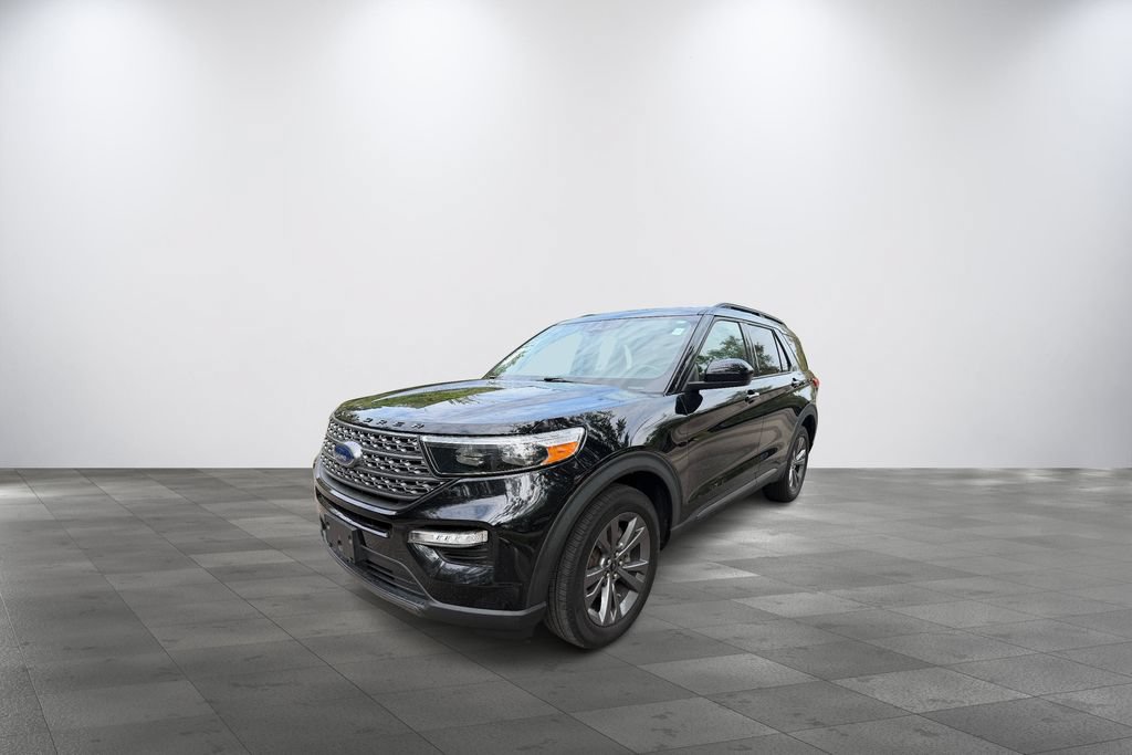 Used 2023 Ford Explorer XLT w/ Equipment Group 202A AWD/4WD image 3