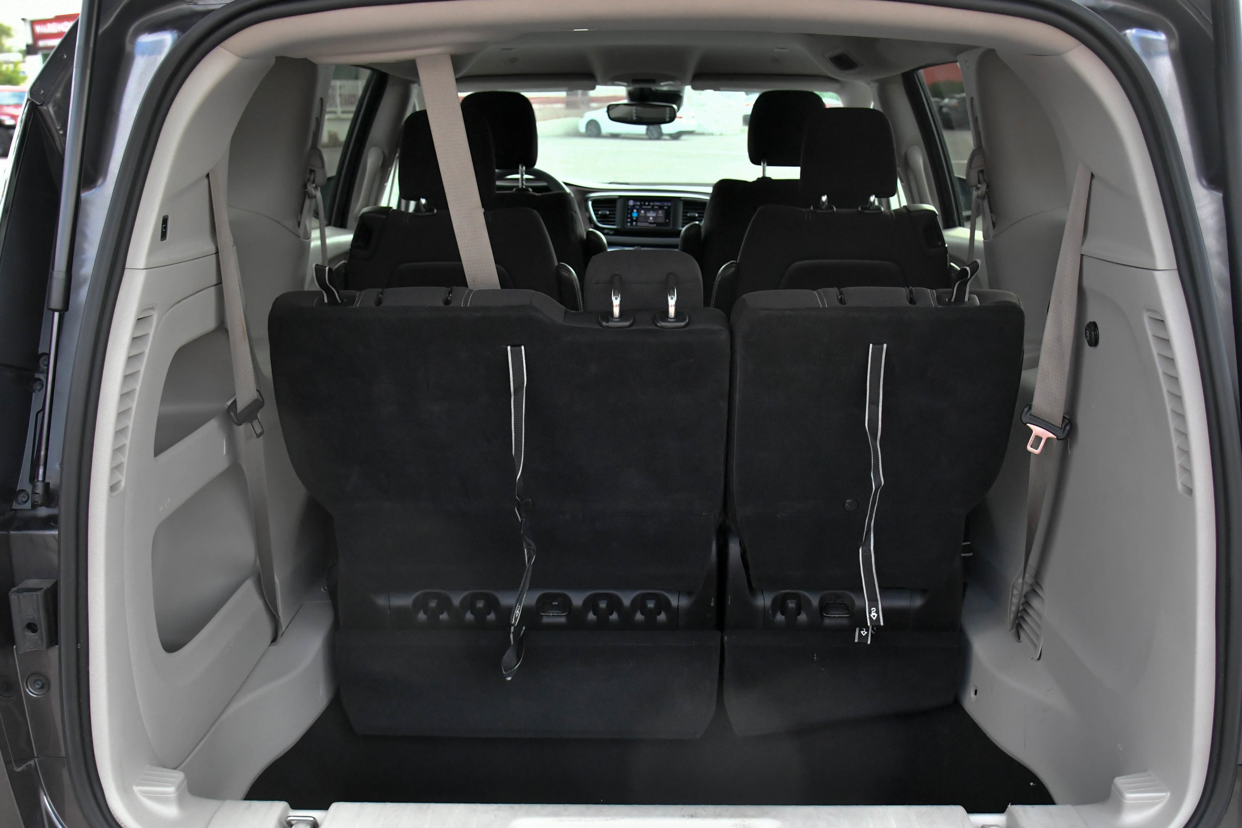 Used 2023 Chrysler Voyager LX FWD image 43