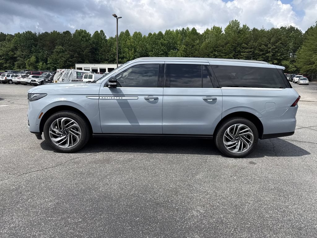 Used 2025 Lincoln Navigator L Reserve AWD/4WD image 4