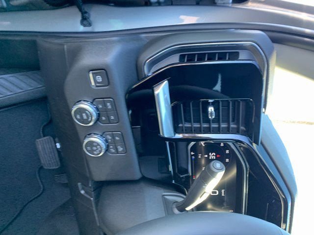 New 2026 GMC Sierra 3500 SLT w/ SLT Convenience Package AWD/4WD image 17
