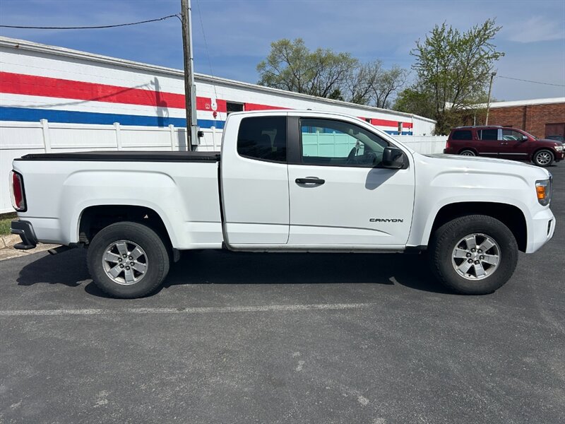 Used 2016 GMC Canyon SL image 2