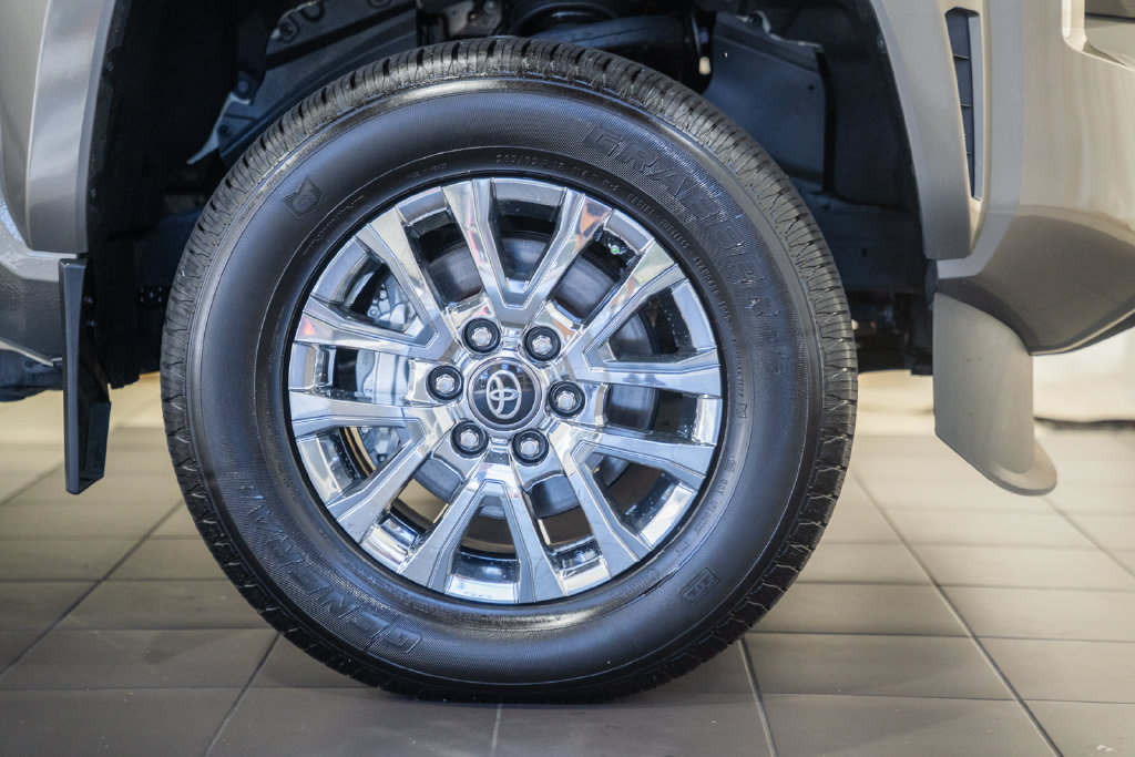 Used 2025 Toyota Tacoma Limited AWD/4WD image 20
