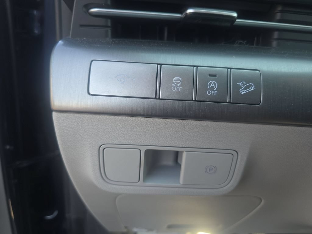 Used 2024 Hyundai Kona SE AWD/4WD image 15