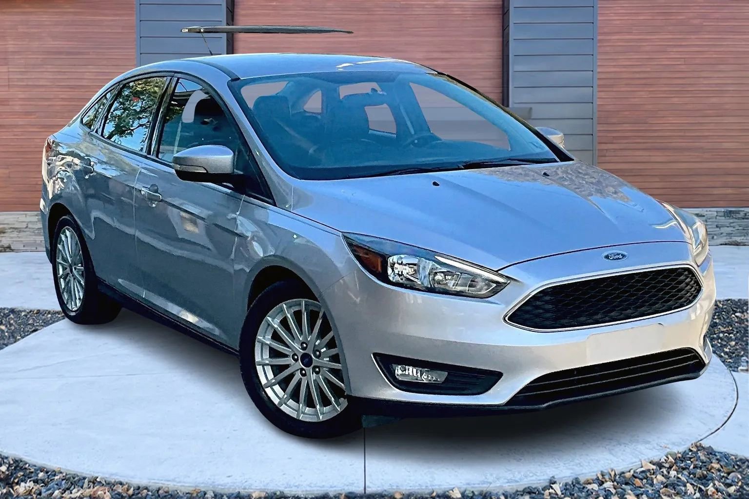 Used 2016 Ford Focus SE w/ Equipment Group 201A image 1