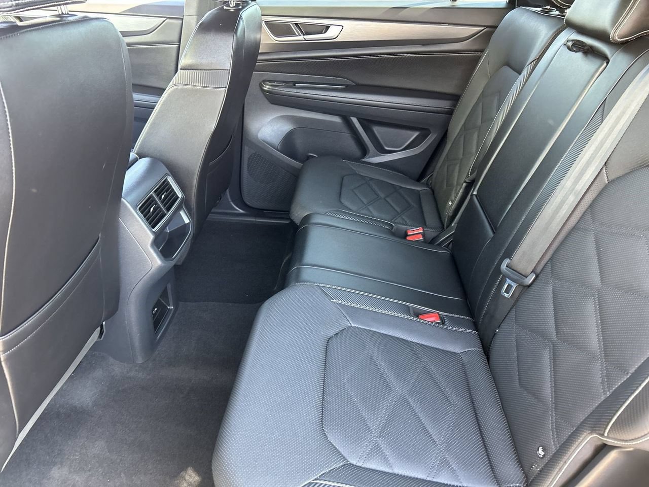 Used 2024 Volkswagen Atlas Cross Sport SE FWD image 14