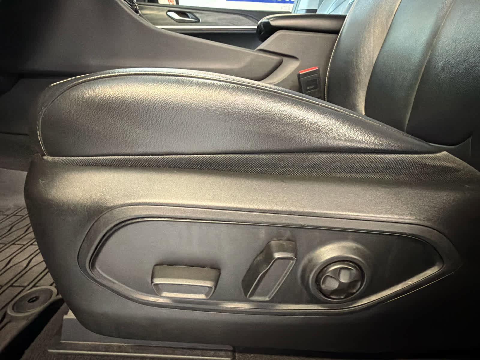 Used 2022 Jeep Grand Cherokee L Limited RWD image 15