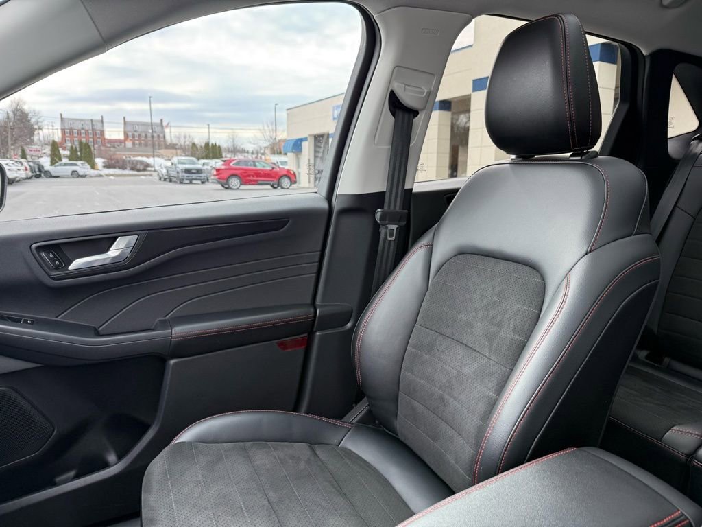 Used 2022 Ford Escape SEL w/ SEL Stealth AWD Package image 23