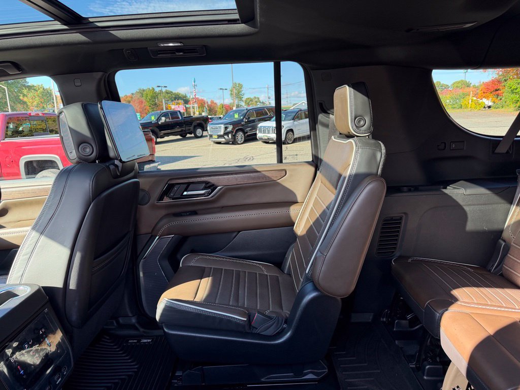 Used 2025 GMC Yukon XL Denali Ultimate AWD/4WD image 15