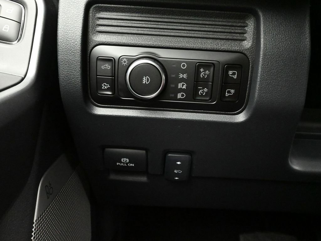 New 2026 Ford F250 Lariat w/ Black Appearance Package image 16
