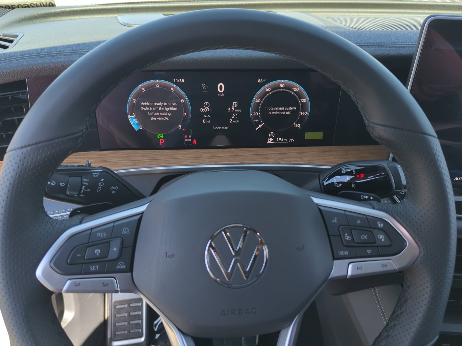 New 2026 Volkswagen Tiguan SEL R-Line image 9