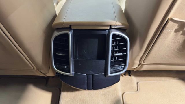 Used 2016 Porsche Cayenne AWD/4WD image 15
