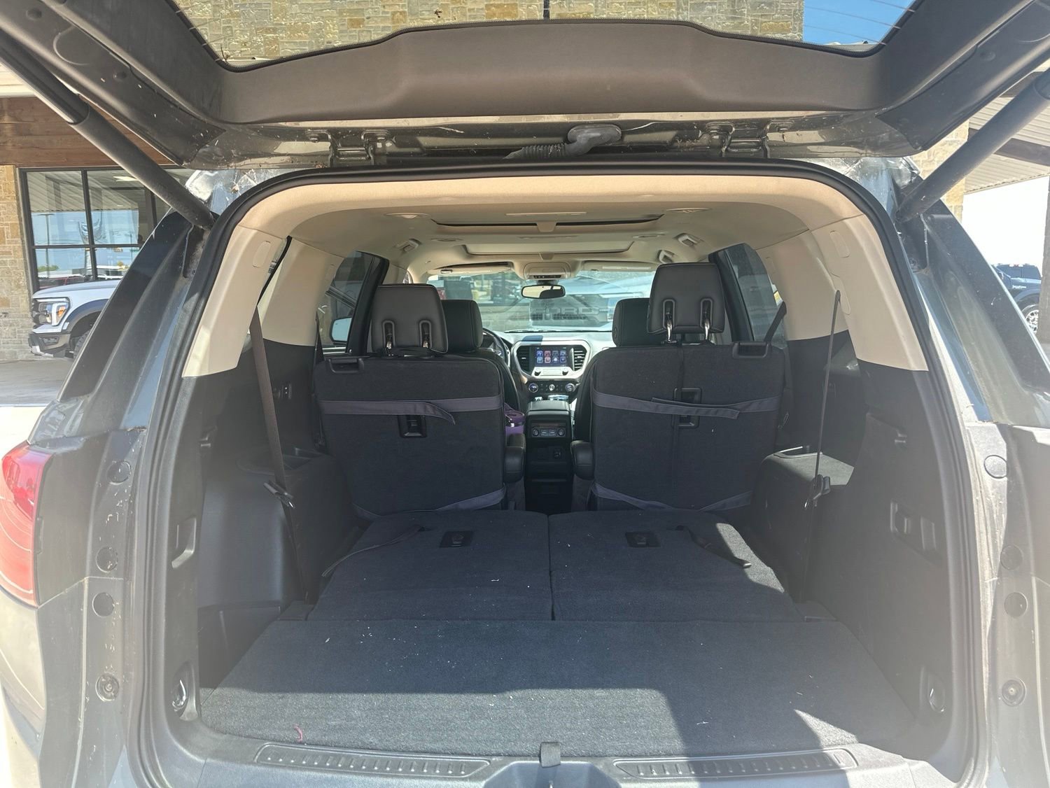 Used 2017 GMC Acadia Denali w/ Technology Package FWD image 11