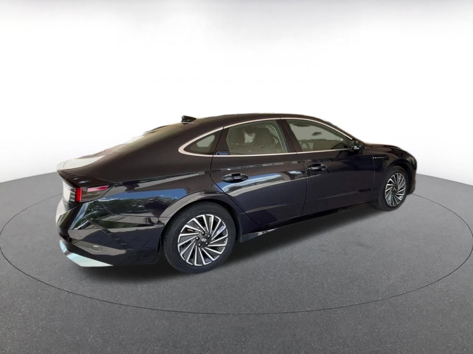 Used 2025 Hyundai Sonata SEL FWD image 12