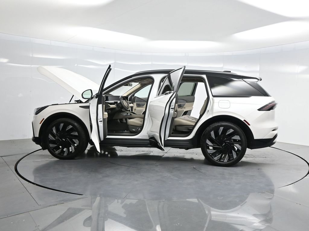 Used 2025 Lincoln Nautilus Reserve w/ Jet Appearance Package AWD/4WD image 40